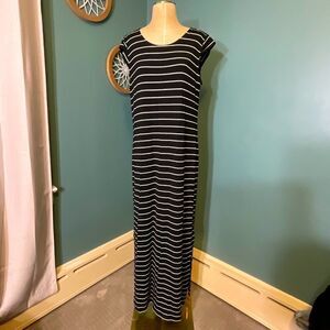 C&C California Black & White Striped Cap Sleeve Maxi Dress with Slit - L